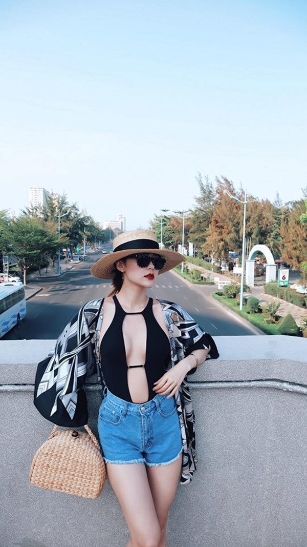 "Bé Heo" Minh Hằng hot nhất đầu hè với áo tắm hở phức tạp "Bé Heo" Minh Hằng hot nhất đầu hè với áo tắm hở phức tạp