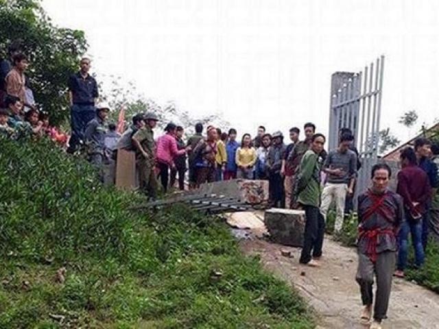 Cổng trường bất ngờ đổ sụp đè chết học sinh Cổng trường bất ngờ đổ sụp đè chết học sinh