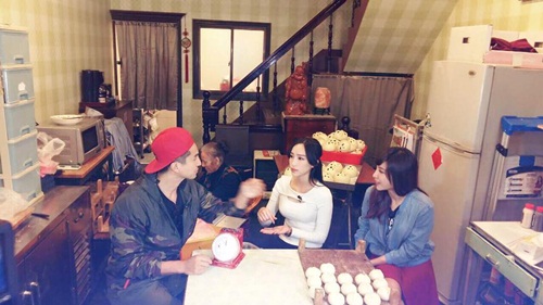 Cô gái bán bánh bao "gây sốt" vì quá gợi cảm - 3