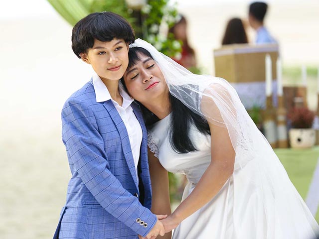 Hoài Lâm mặc áo cô dâu, đi giày cao gót nhiều giờ trong "Yêu em bất chấp" Hoài Lâm mặc áo cô dâu, đi giày cao gót nhiều giờ trong "Yêu em bất chấp"