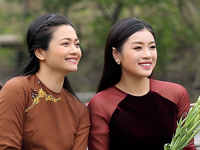 Nữ diễn viên "Phía trước là bầu trời" đóng MV nhạc Phật cùng Sao Mai Thu Hằng