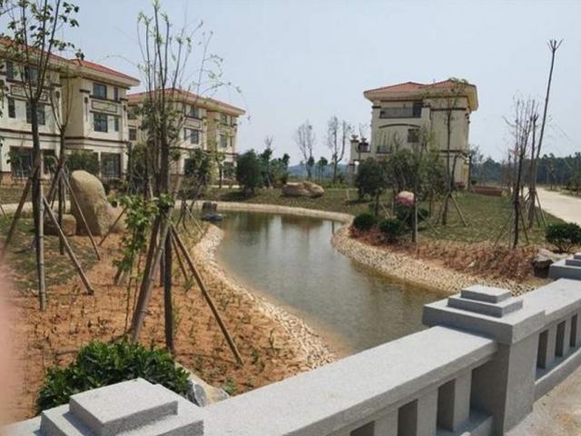 Đại gia xây 258 biệt thự tặng cho cả làng rồi nhận &#34;cái kết đắng&#34; vì lý do không ai ngờ