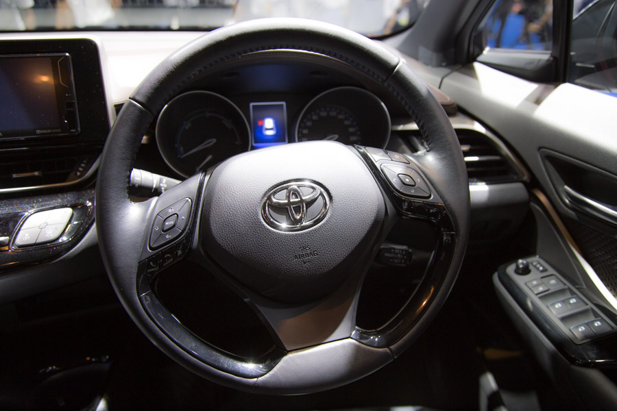 Toyota C-HR phiên bản TRD có giá 984 triệu đồng tại Thái Lan - 9