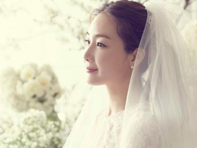 Ảnh cưới hiếm hoi của “người đẹp khóc” Choi Ji Woo trong hôn lễ kín tiếng nhất showbiz Hàn Ảnh cưới hiếm hoi của “người đẹp khóc” Choi Ji Woo trong hôn lễ kín tiếng nhất showbiz Hàn