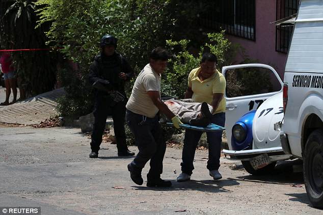 Mexico: Nơi du khách đi qua những xác người nằm la liệt - 2