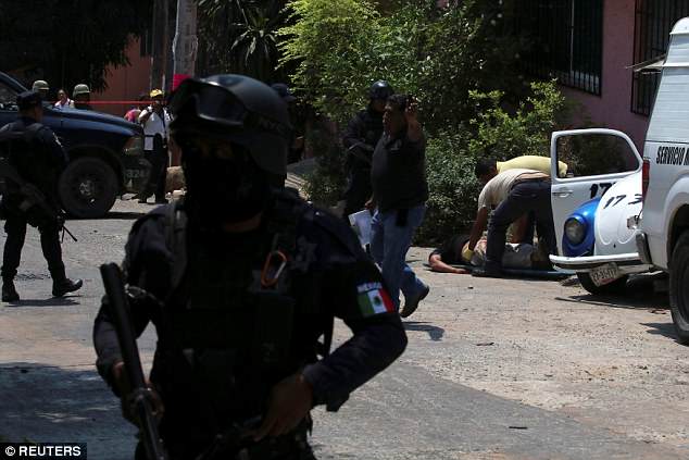 Mexico: Nơi du khách đi qua những xác người nằm la liệt - 3