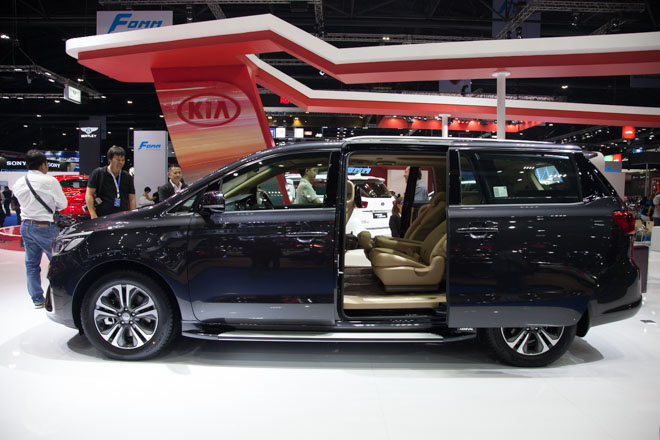 Minivan Kia Carnival 2018 ra mắt với ba phiên bản, giá từ 1,2 tỷ đồng - 3