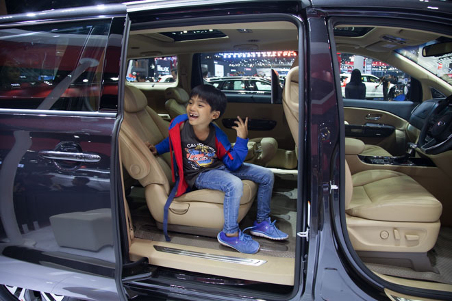 Minivan Kia Carnival 2018 ra mắt với ba phiên bản, giá từ 1,2 tỷ đồng - 6