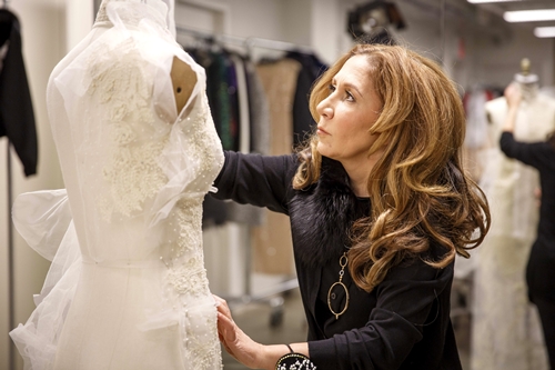 Nghe 6 nhà thiết kế nổi tiếng bày cách chọn váy cưới - 5