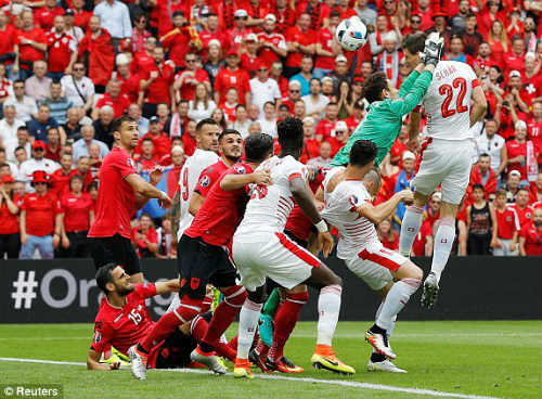 Pháp – Albania: Ngư ông đắc lợi - 2