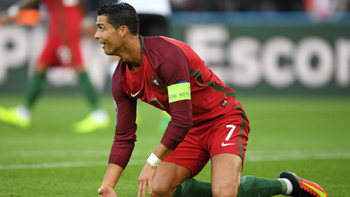 Ronaldo đá hỏng một quả phạt đền trong hiệp 2