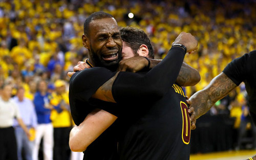 LeBron James giúp Cleveland vô địch NBA lần đầu tiên - 1