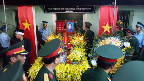 Vì sao phi công Nguyễn Hữu Cường không thể đến viếng Đại tá Khải? Vì sao phi công Nguyễn Hữu Cường không thể đến viếng Đại tá Khải?