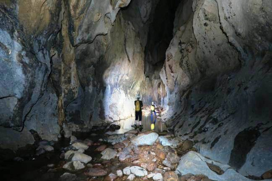 Hang động ở Quảng Bình - Phát hiện hàng chục hang động kỳ vĩ - 3
