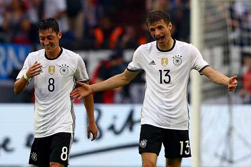 Vòng 1/8 EURO 2016: Hai bộ mặt của tuyển Đức Vòng 1/8 EURO 2016: Hai bộ mặt của tuyển Đức
