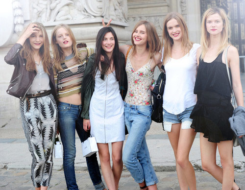 Các "bang hội" chân dài gây xôn xao vì quá xinh đẹp - 11