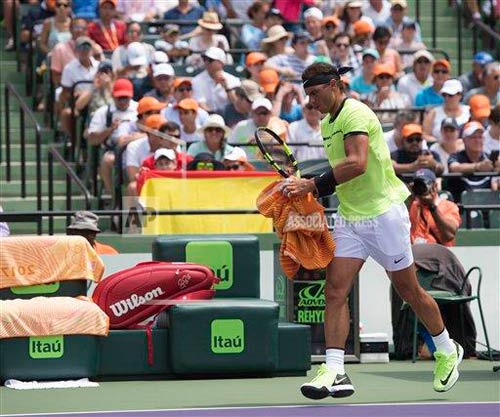 Nadal nhìn bất lực: Federer 2 lần &#34;đánh lén&#34; chí mạng - 1