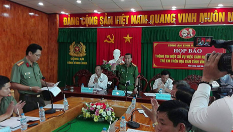Có gì trong điện thoại kẻ cưỡng hiếp bé 10 tuổi ở Vĩnh Long? Có gì trong điện thoại kẻ cưỡng hiếp bé 10 tuổi ở Vĩnh Long?
