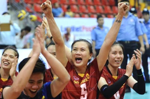 Bóng chuyền: Ngọc Hoa mờ nhạt, Kim Huệ đấu đàn em 20 tuổi Bóng chuyền: Ngọc Hoa mờ nhạt, Kim Huệ đấu đàn em 20 tuổi