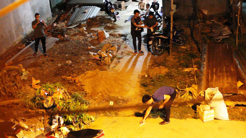 Sau tiếng la hét, nam thanh niên gục ngã trên vũng máu Sau tiếng la hét, nam thanh niên gục ngã trên vũng máu