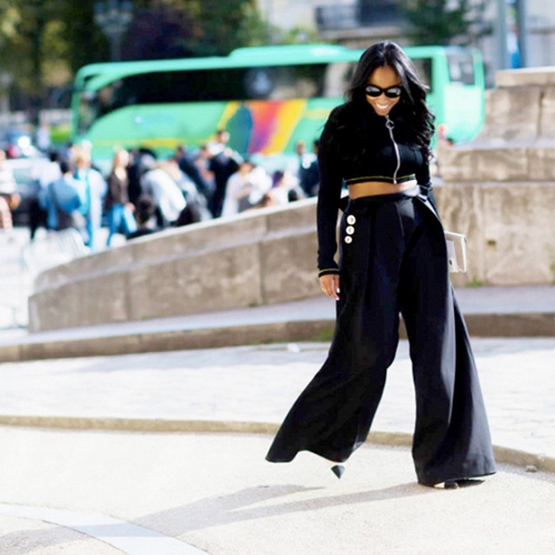 Thật sai lầm khi dám bảo mặc đồ đen già khú - 4