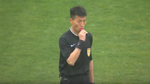 Trọng tài “gà mờ”, CLB Trung Quốc thắng nhờ đá 12 cầu thủ - 4