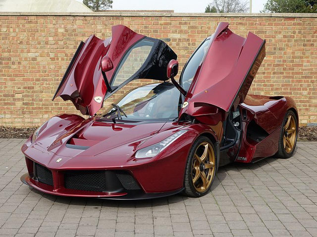 Kinh ngạc siêu xe LaFerrari đỏ đặc biệt giá 77 tỷ đồng Kinh ngạc siêu xe LaFerrari đỏ đặc biệt giá 77 tỷ đồng