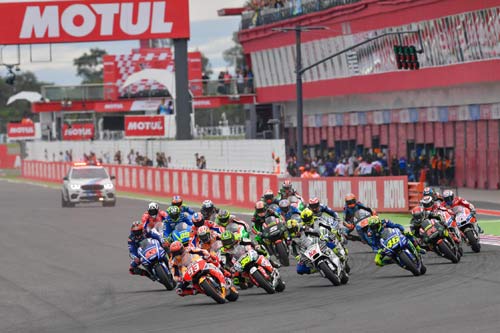 Đua xe MotoGP: Cú ngã đau đớn trả giá bằng chức vô địch Đua xe MotoGP: Cú ngã đau đớn trả giá bằng chức vô địch