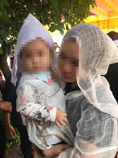 Vụ bị truy sát, bố xả thân bảo vệ con: Người vợ trẻ kiệt sức, lâm bệnh Vụ bị truy sát, bố xả thân bảo vệ con: Người vợ trẻ kiệt sức, lâm bệnh