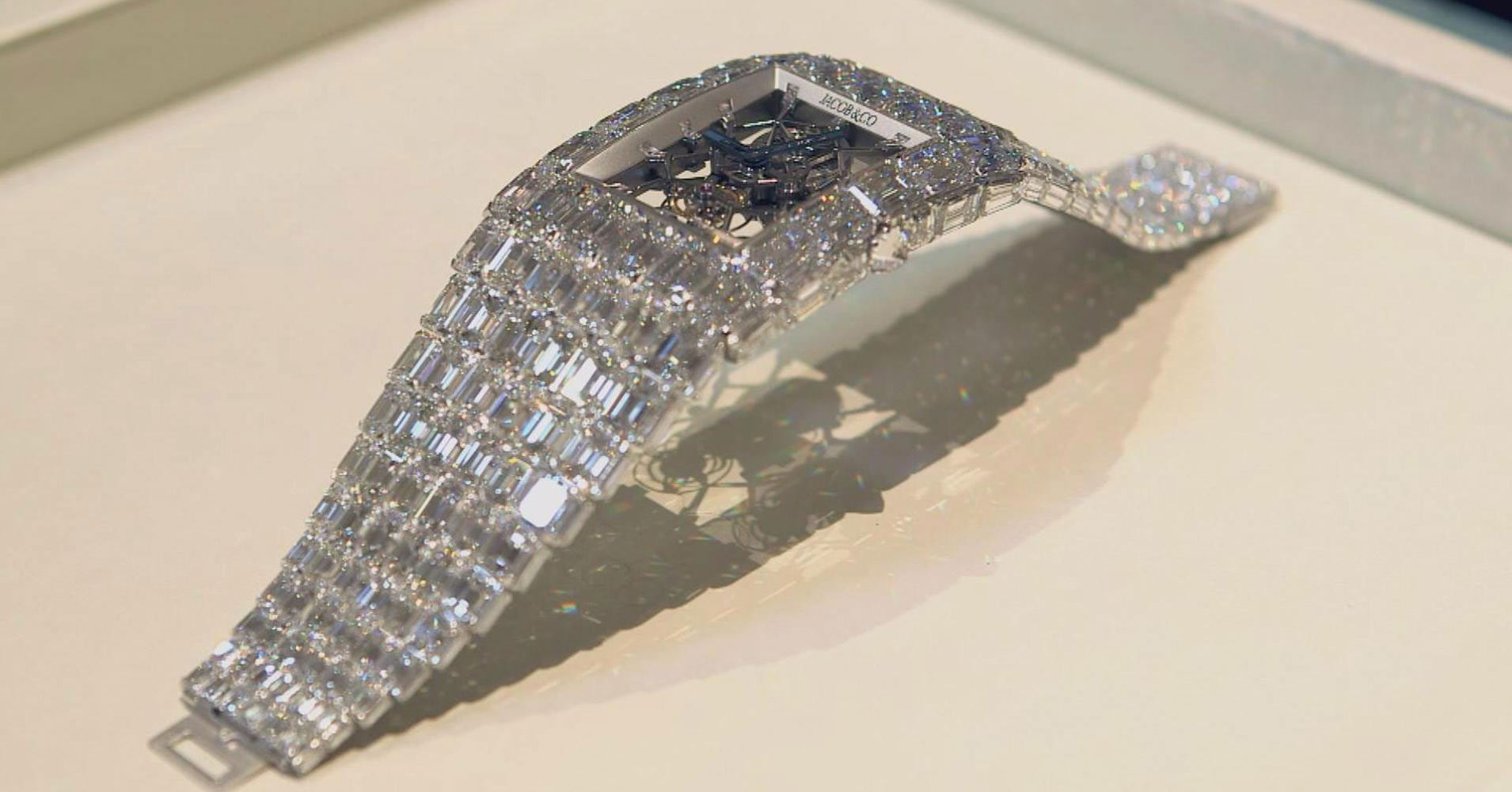 Choáng với đồng hồ có giá ngang ngửa 90 siêu xe Ferrari - 1