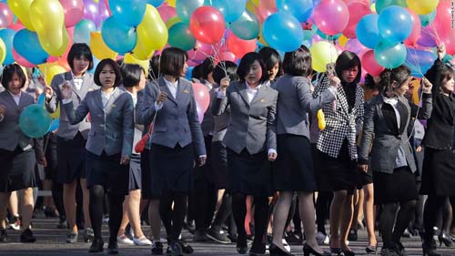 Kim Jong-un mời báo Mỹ xem thứ mạnh như "100 bom hạt nhân" - 4