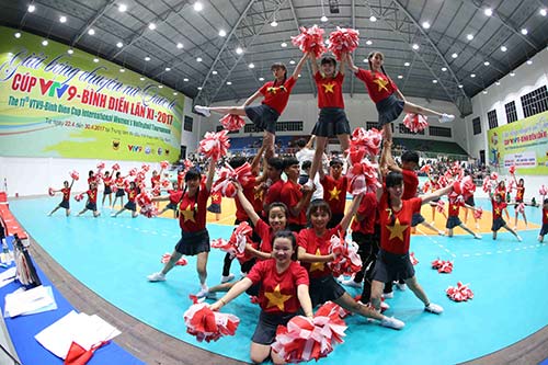 Người đẹp bóng chuyền Kim Huệ, Ngọc Hoa gây sốt trước 2000 fan Người đẹp bóng chuyền Kim Huệ, Ngọc Hoa gây sốt trước 2000 fan