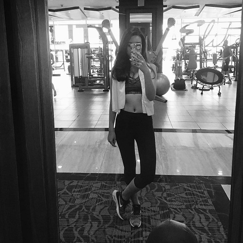 Khó rời mắt ngắm hoa hậu Mỹ Linh đổ mồ hôi tại phòng gym - 6