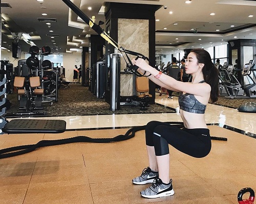Khó rời mắt ngắm hoa hậu Mỹ Linh đổ mồ hôi tại phòng gym - 7