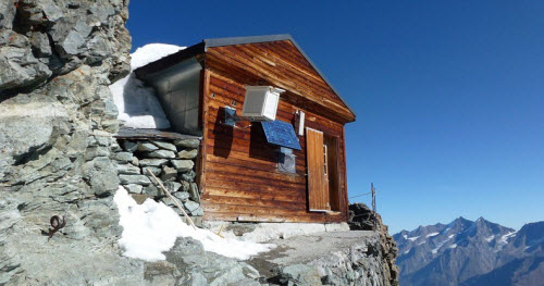 Ngôi nhà cô đơn nhất thế giới trên vách núi cheo leo - 2
