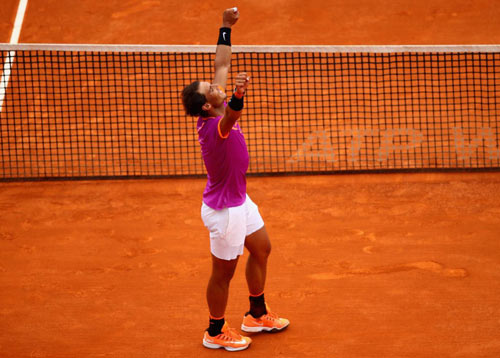 Nadal & 3 cú Decima: Huyền thoại, vua cũng "đầu hàng" Nadal & 3 cú Decima: Huyền thoại, vua cũng "đầu hàng"