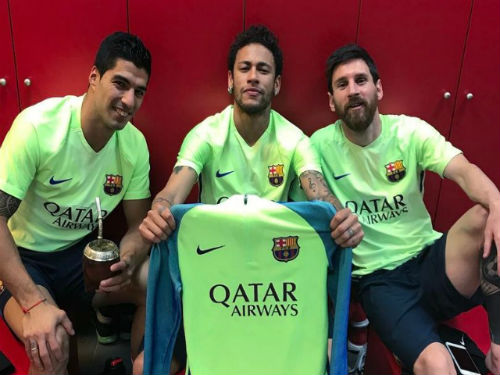 Neymar “nịnh đầm” Messi khiến MU mơ hão huyền Neymar “nịnh đầm” Messi khiến MU mơ hão huyền