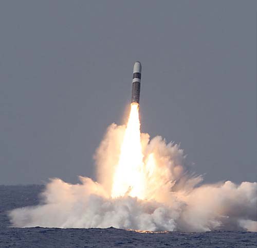 Sức mạnh khủng khiếp của tàu ngầm Mỹ áp sát Triều Tiên - 2