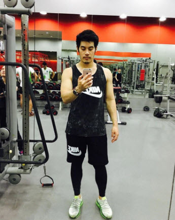 Phi công trẻ thứ 14 đẹp trai của nữ đại gia Thái 58 tuổi - 4