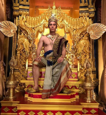 Phi công trẻ thứ 14 đẹp trai của nữ đại gia Thái 58 tuổi - 5