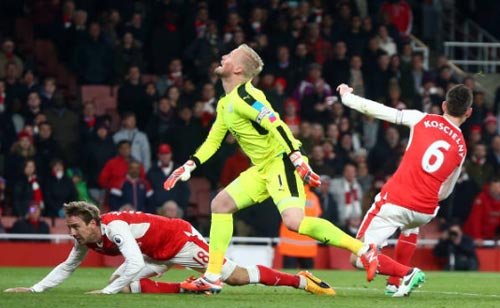 Đua Top 4 Ngoại hạng Anh: MU coi chừng Arsenal - 2