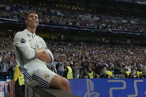 Ronaldo sẽ đoạt QBV: Vượt mặt Messi, vĩ đại như Pele Ronaldo sẽ đoạt QBV: Vượt mặt Messi, vĩ đại như Pele