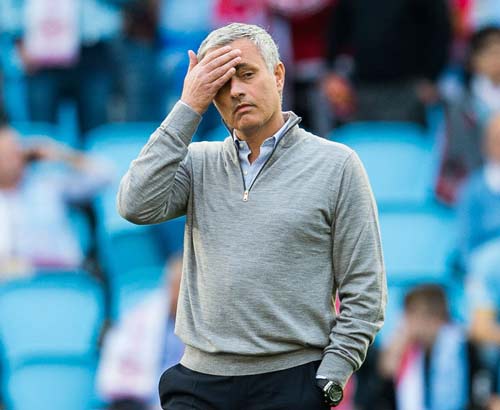 MU đua top 4: Buông thật, hay Mourinho tung hỏa mù? MU đua top 4: Buông thật, hay Mourinho tung hỏa mù?