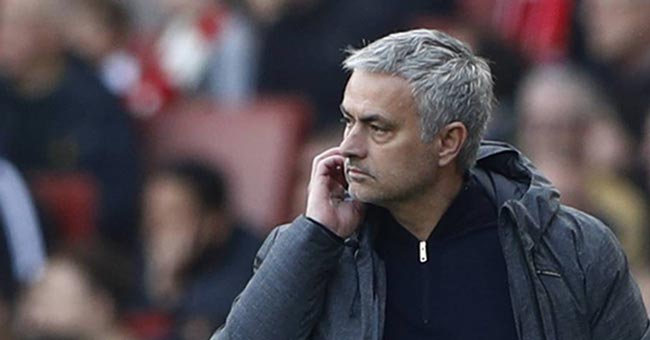 Báo Anh tranh luận gay gắt: MU – Mourinho đã hết thời? - 1