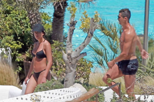 Bồ xinh mặc bikini quyến rũ, Ronaldo quấn quít không rời Bồ xinh mặc bikini quyến rũ, Ronaldo quấn quít không rời