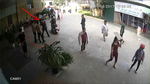 Côn đồ chửi nhân viên y tế, rút súng bắn bảo vệ bệnh viện Côn đồ chửi nhân viên y tế, rút súng bắn bảo vệ bệnh viện