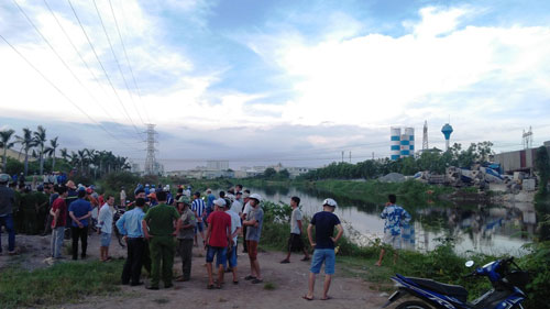 Phát hiện thi thể không mặc quần áo trên kênh ở Sài Gòn Phát hiện thi thể không mặc quần áo trên kênh ở Sài Gòn