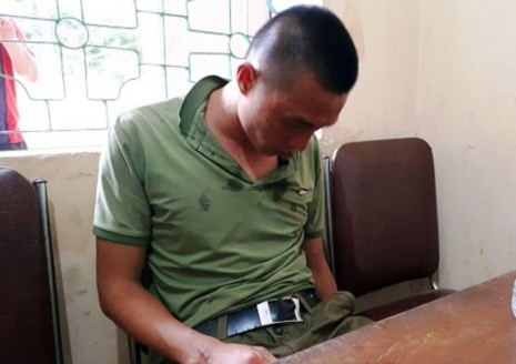 Chán vì vợ bỏ đi, mang nỏ ra đường bắn 3 người trọng thương Chán vì vợ bỏ đi, mang nỏ ra đường bắn 3 người trọng thương