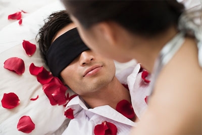 1494814554 diem nhay cam 1 Những điểm nhạy cảm khiến chàng ngất ngây khi làm chuyện ấy