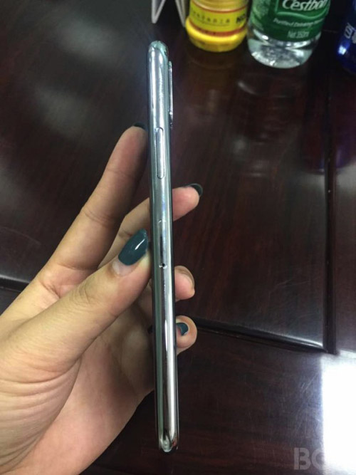 HOT: iPhone 8 lộ ảnh trần trụi, đẹp không tì vết - 3